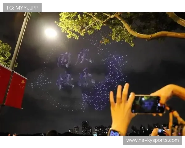 城市夜空灯光飞盘，光影中的极速瞬间，夜空灯光图